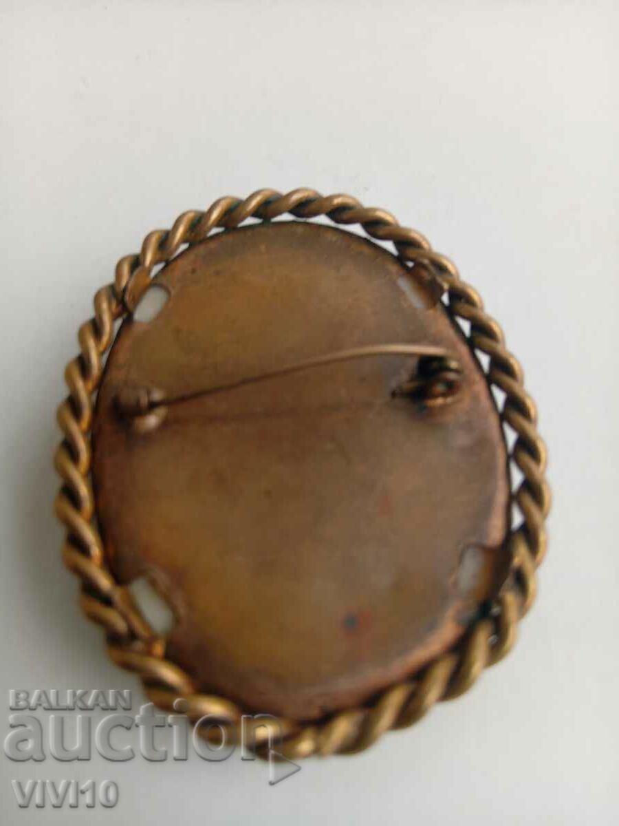 Auction Antique brooch, Gilt, bone Auction Antique brooch, Gilt, bone