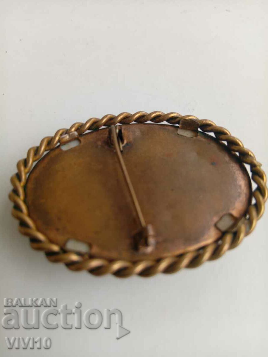 Delivery of Antique brooch, Gilt, bone Delivery of Antique brooch, Gilt, bone