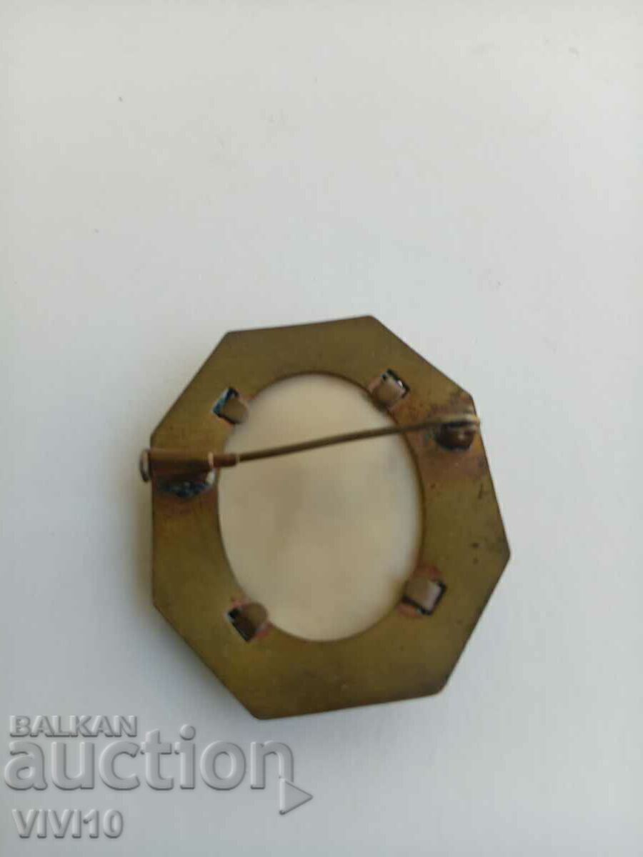 Auction  Antique Brooch England