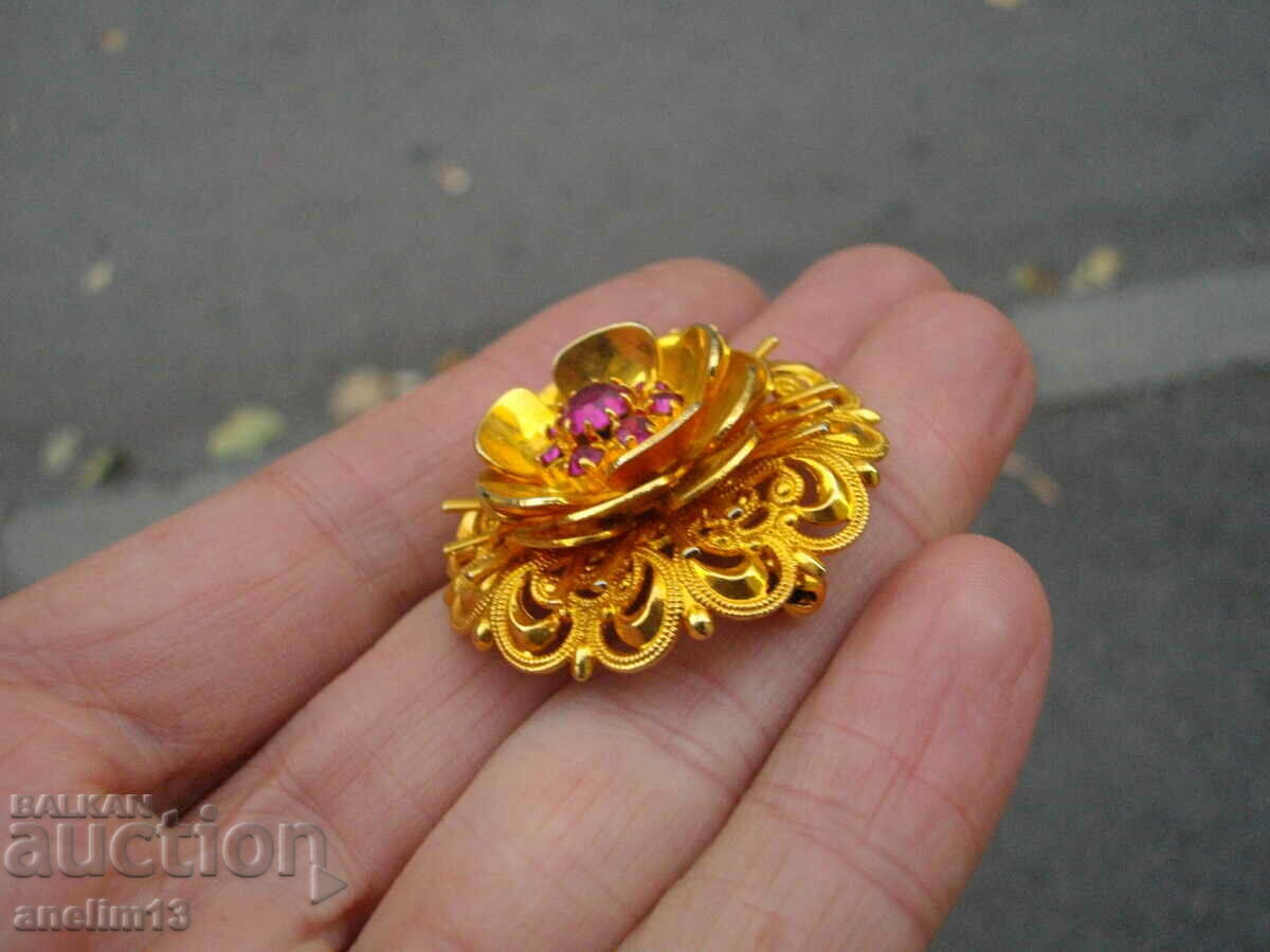 Доставка на СТАРА ПОЗЛАТЕНА БРОШКА Доставка на СТАРА ПОЗЛАТЕНА БРОШКА