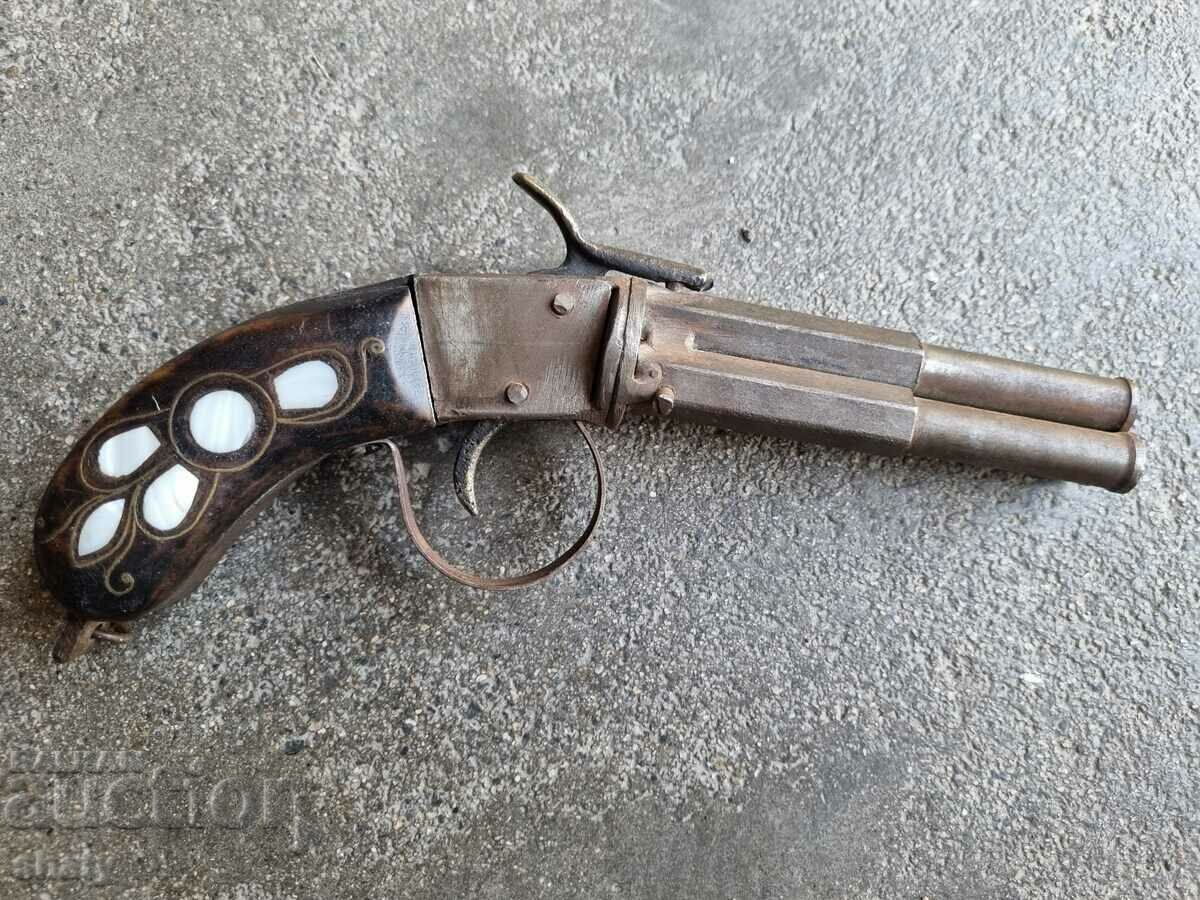 Vechi model de pistol cu preț 285.00 BGN | € 145.72