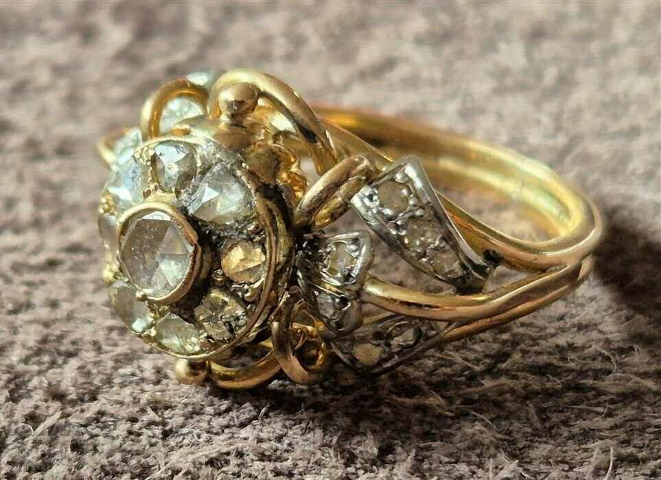Auction 18K GOLD WITH DIAMONDS BEAUTIFUL ELEGANT STYLISH RING Auction 18K GOLD WITH DIAMONDS BEAUTIFUL ELEGANT STYLISH RING