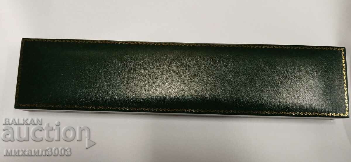 Auction SILVER WOMEN'S BRACELET WITH AMETHYSTS IN BOX Auction SILVER WOMEN'S BRACELET WITH AMETHYSTS IN BOX