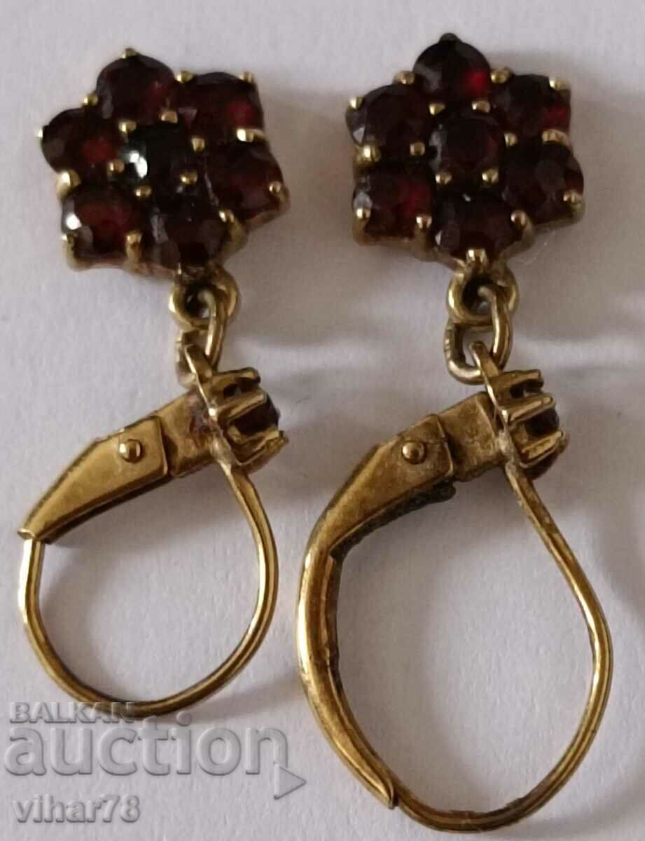 Licitație Cercei din aur de 8 carate cu granate boem Licitație Cercei din aur de 8 carate cu granate boem
