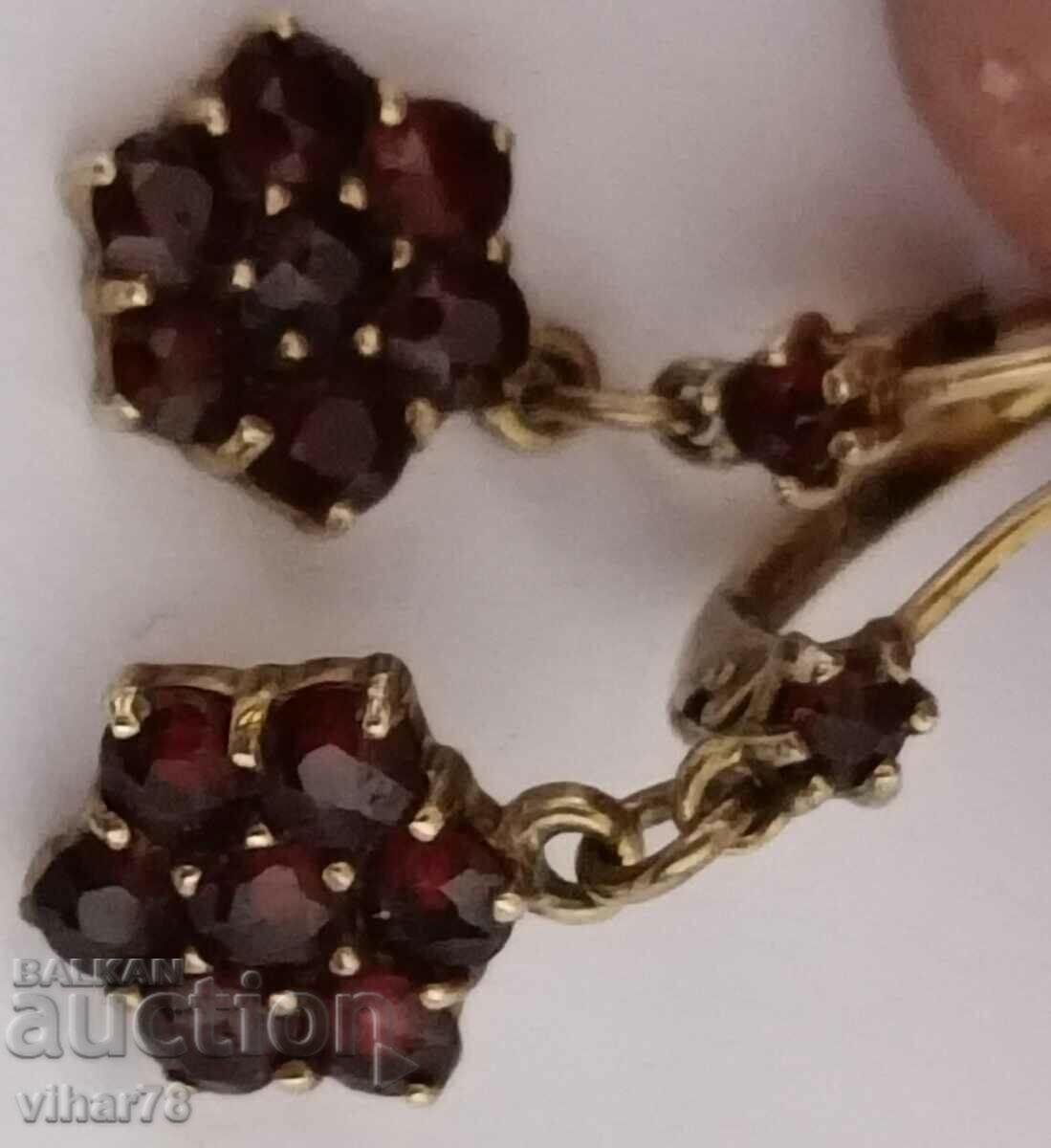 Livrarea Cercei din aur de 8 carate cu granate boem Livrarea Cercei din aur de 8 carate cu granate boem