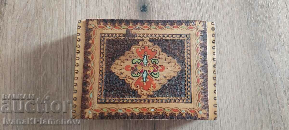 Pyrographed wooden box for collectors - 5