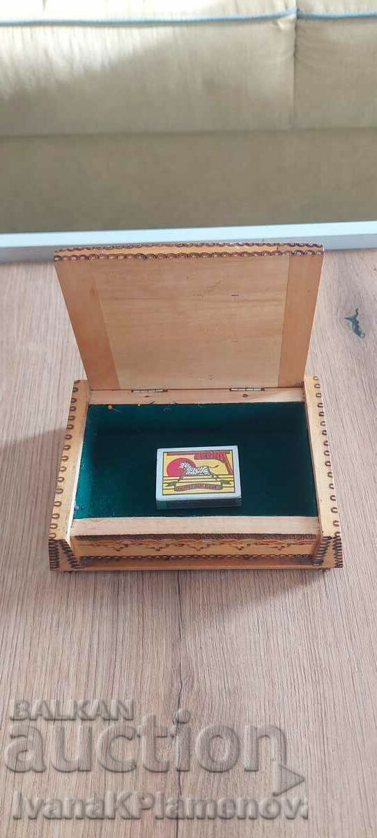 Pyrographed wooden box for collectors - 6
