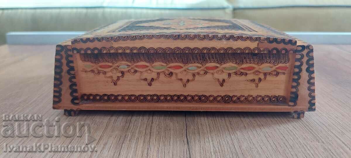 Pyrographed wooden box for collectors - 7