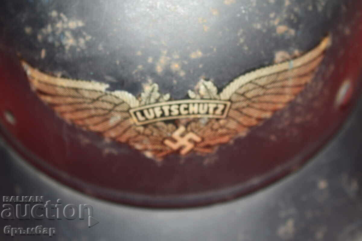 Немска каска Luftschutz в оригинален цвят. Комплектна с цена 700.00 лв. | € 357.90 Немска каска Luftschutz в оригинален цвят. Комплектна с цена 700.00 лв. | € 357.90