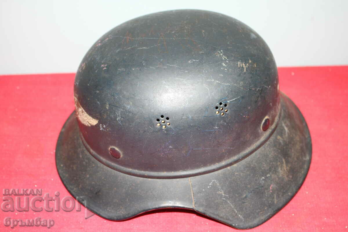Auction German Luftschutz helmet in original color. Complete.*1 Auction German Luftschutz helmet in original color. Complete.*1