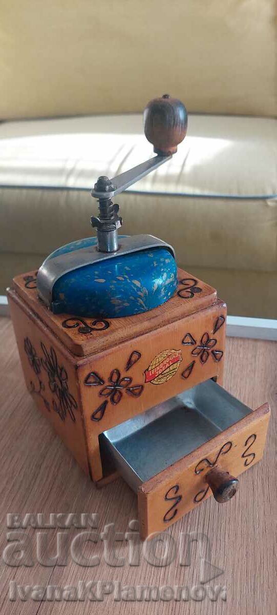 Licitație O râșniță pentru colecționari