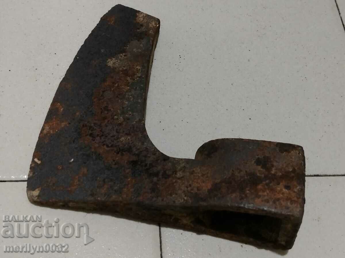 Delivery of Old ax ax tool wrought iron Delivery of Old ax ax tool wrought iron