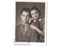 1957 LITTLE OLD PHOTO PIONEER BROTHER AND SISTER IN STUDIO D073