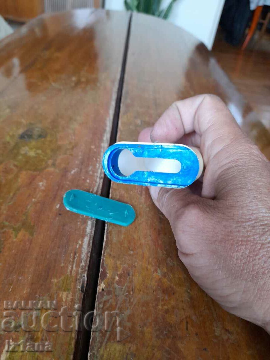 Delivery of An old box of Mentine candies Delivery of An old box of Mentine candies