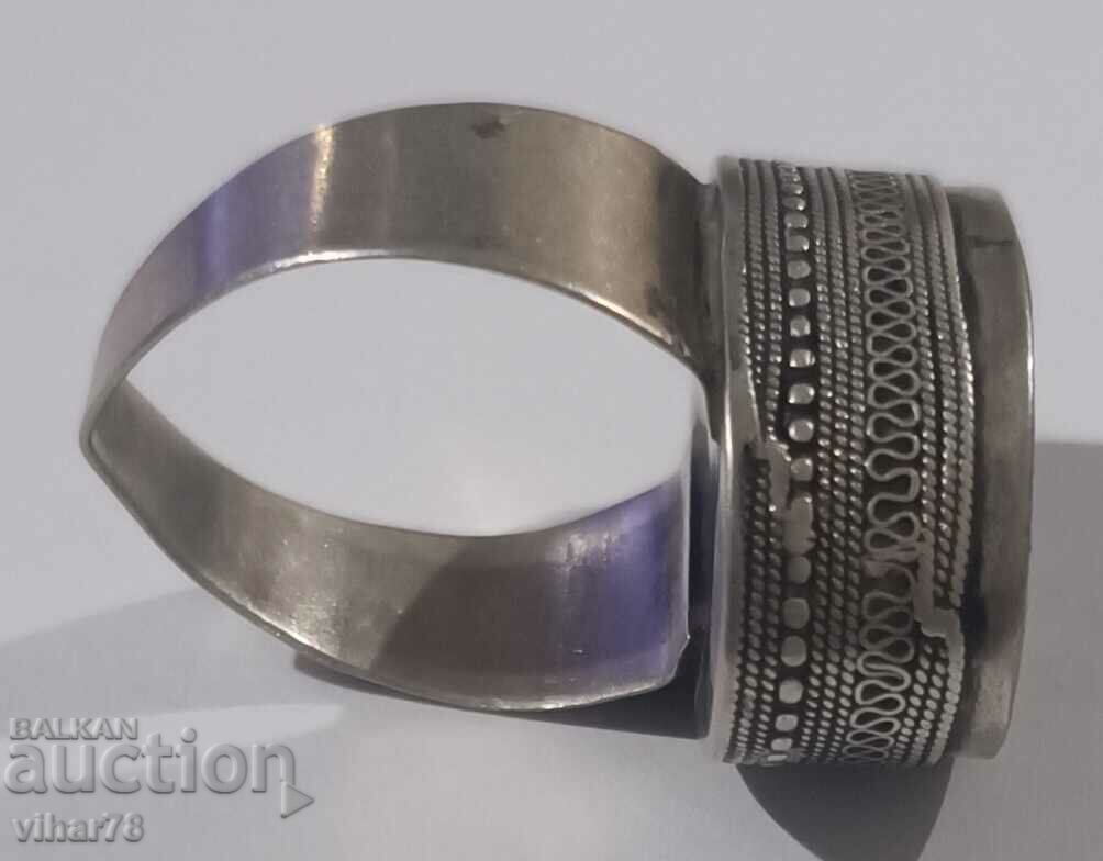 Auction  Old silver men's ring