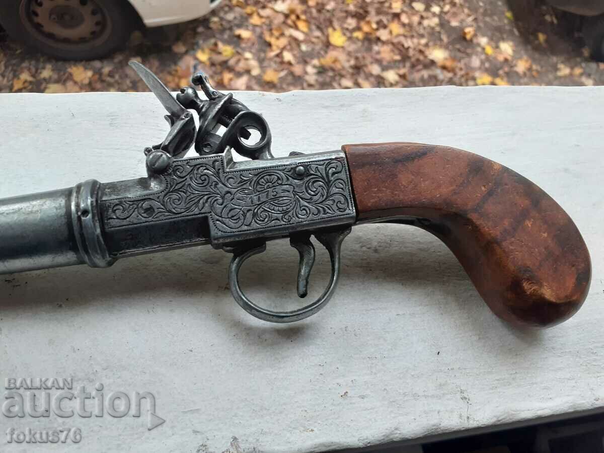 Страхотен тежък масивен кремъчен пищов - реплика с цена 350.00 лв. | € 178.95 Страхотен тежък масивен кремъчен пищов - реплика с цена 350.00 лв. | € 178.95