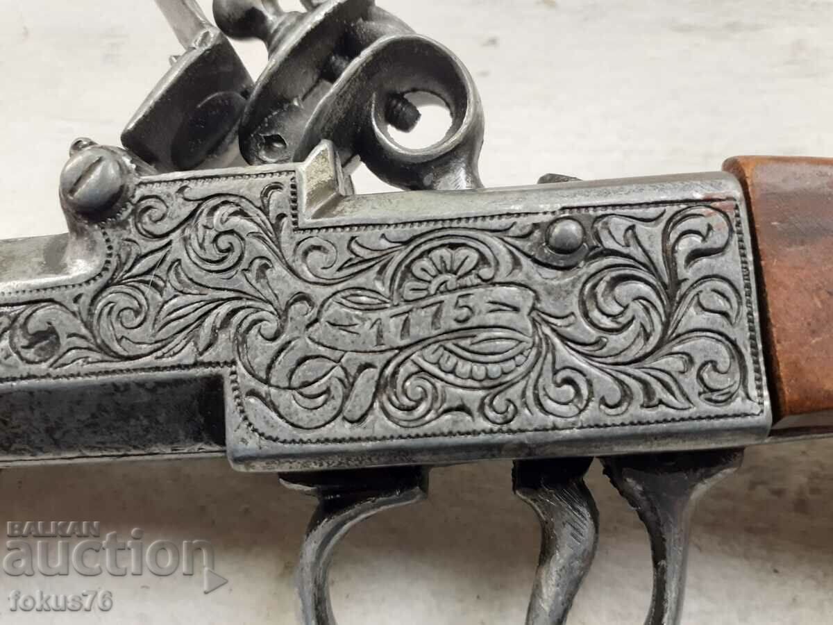 Аукцион Страхотен тежък масивен кремъчен пищов - реплика Аукцион Страхотен тежък масивен кремъчен пищов - реплика