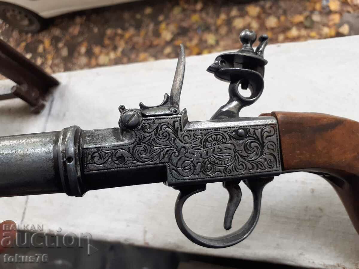 Страхотен тежък масивен кремъчен пищов - реплика - 6 Страхотен тежък масивен кремъчен пищов - реплика - 6