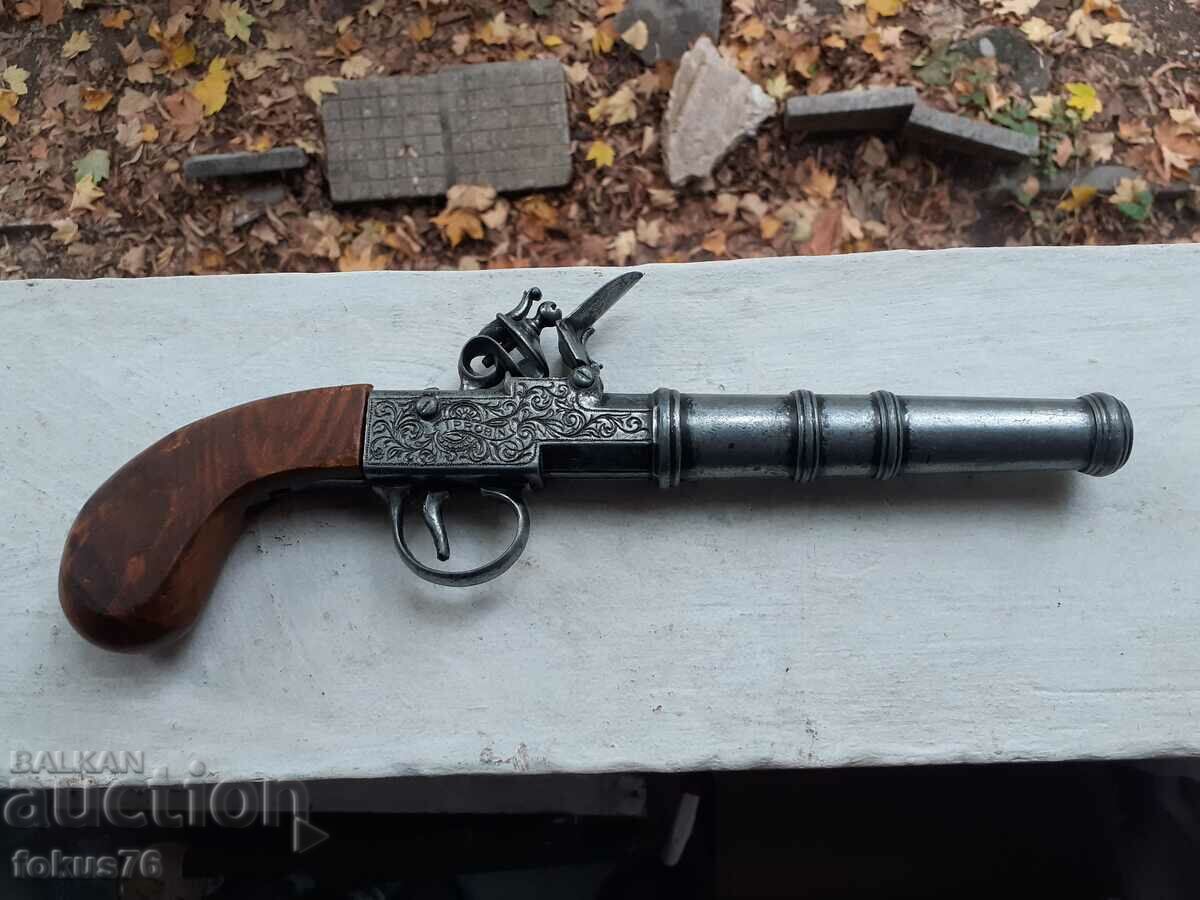 Страхотен тежък масивен кремъчен пищов - реплика Страхотен тежък масивен кремъчен пищов - реплика