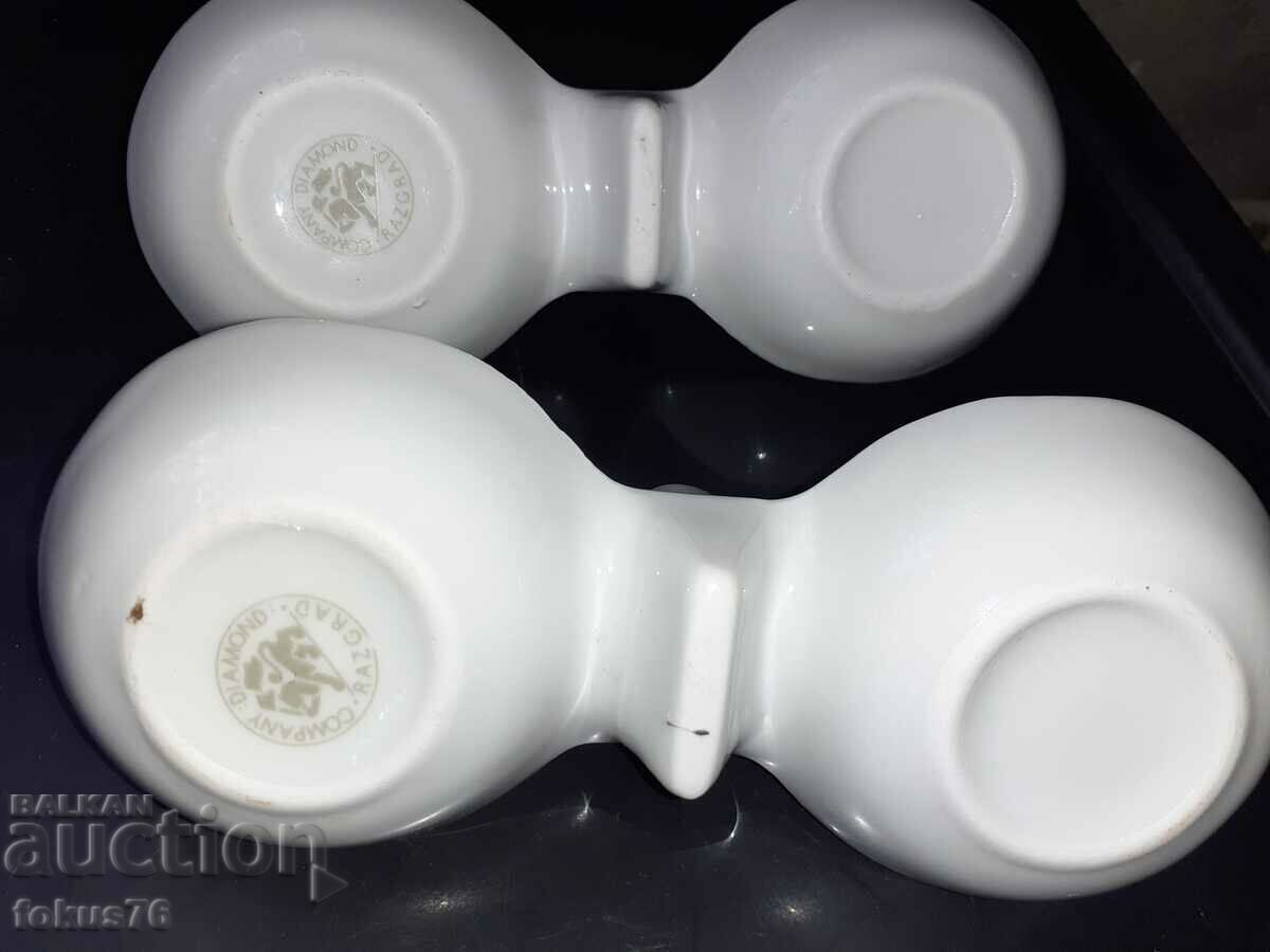 A pair of Bulgarian porcelain salt shakers - 5 A pair of Bulgarian porcelain salt shakers - 5