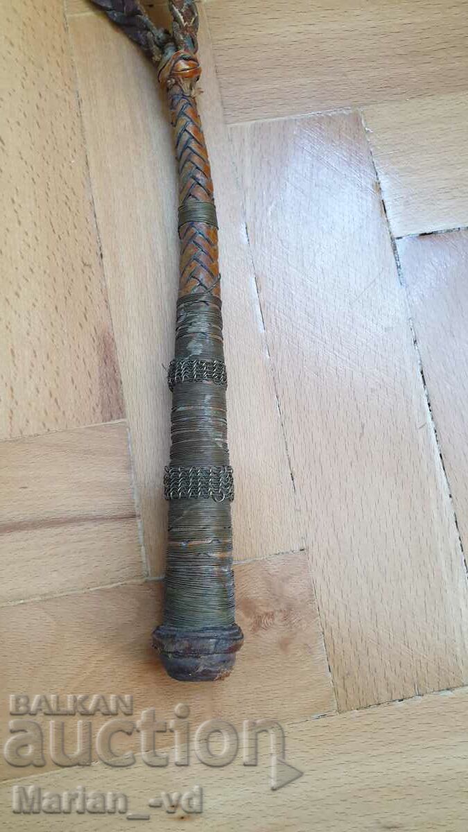 Ένα δερμάτινο κλαμπ του 19ου αιώνα που ονομάζεται "COSH" με τιμή 100.00 BGN | € 51.13 Ένα δερμάτινο κλαμπ του 19ου αιώνα που ονομάζεται "COSH" με τιμή 100.00 BGN | € 51.13