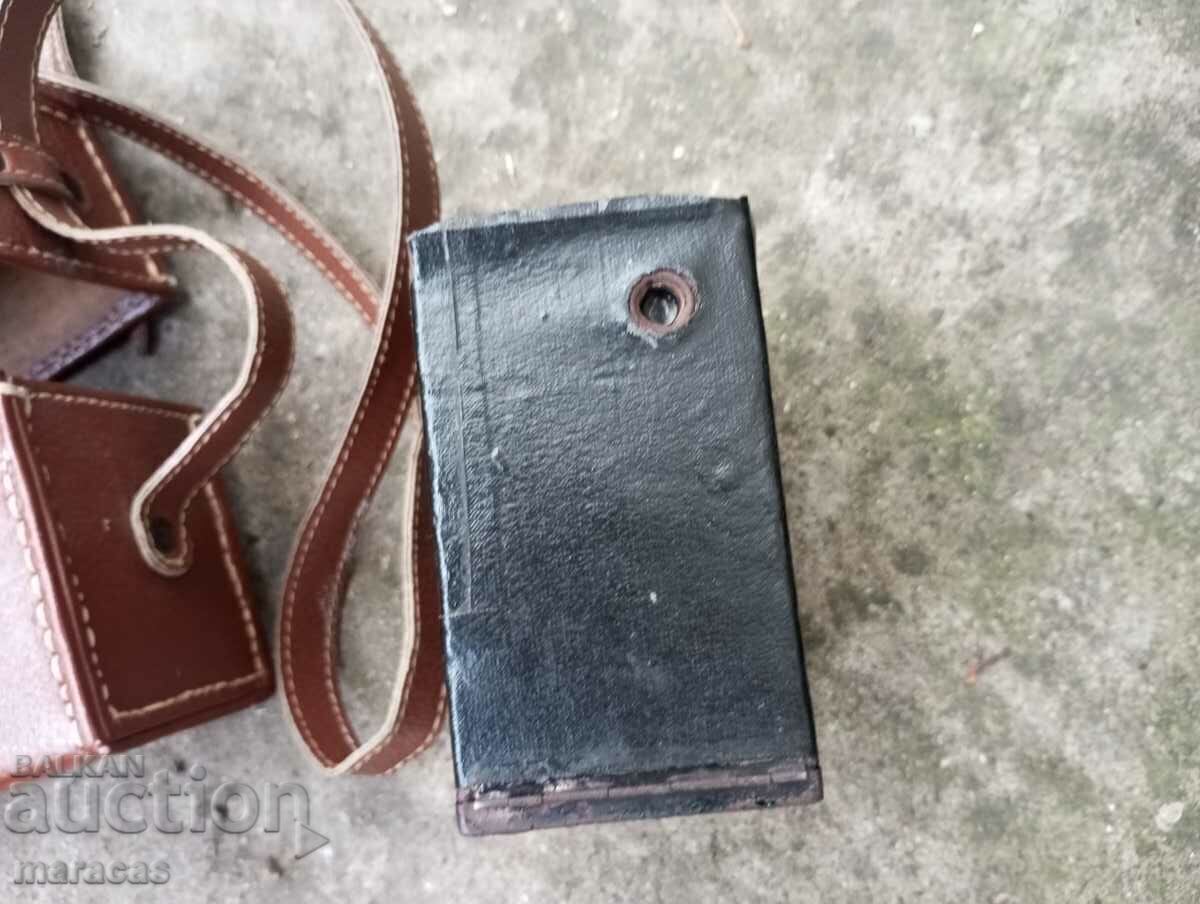 Licitație Cameră veche cu husă din piele Licitație Cameră veche cu husă din piele