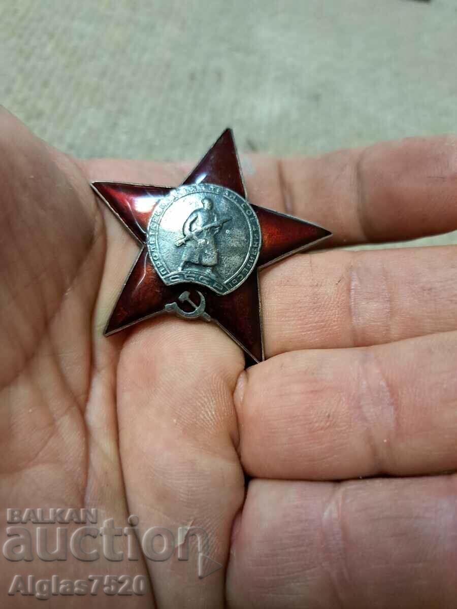 Руска пролетарска значка с емайл с цена 65.00 лв. | € 33.23 Руска пролетарска значка с емайл с цена 65.00 лв. | € 33.23