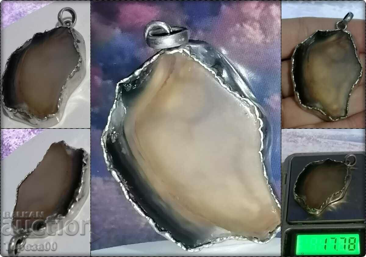 Old, handmade silver locket with agate weight 17.78g