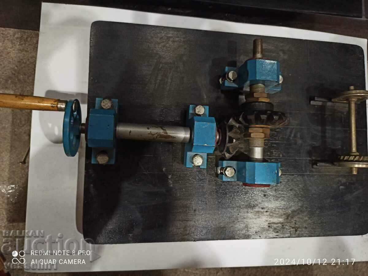 Old mock-up rare model train gear train Old mock-up rare model train gear train