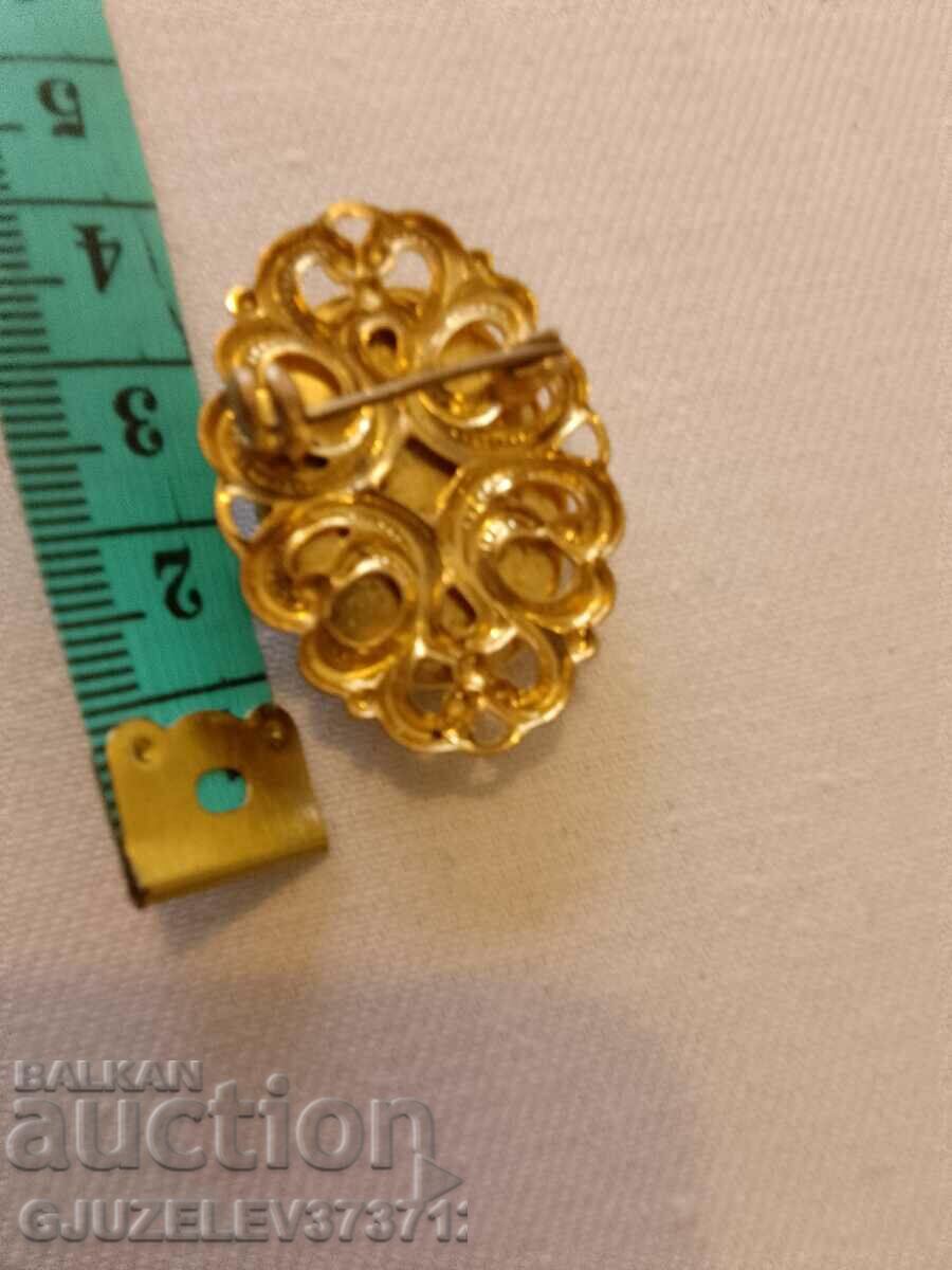 Antique cameo brooch with price 45.00 BGN | € 23.01 Antique cameo brooch with price 45.00 BGN | € 23.01