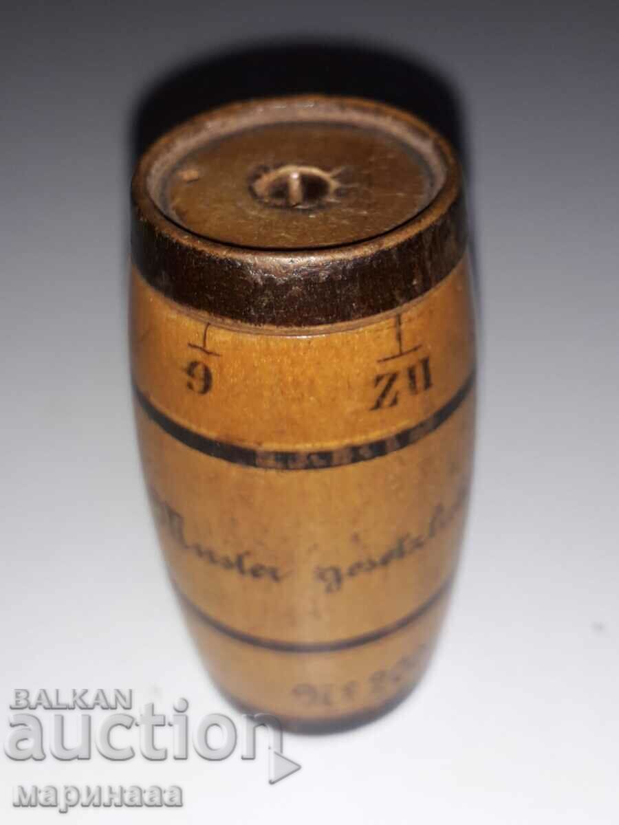 ANTIQUE NEEDLE CONTAINER. 1900