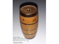 ANTIQUE NEEDLE CONTAINER. 1900