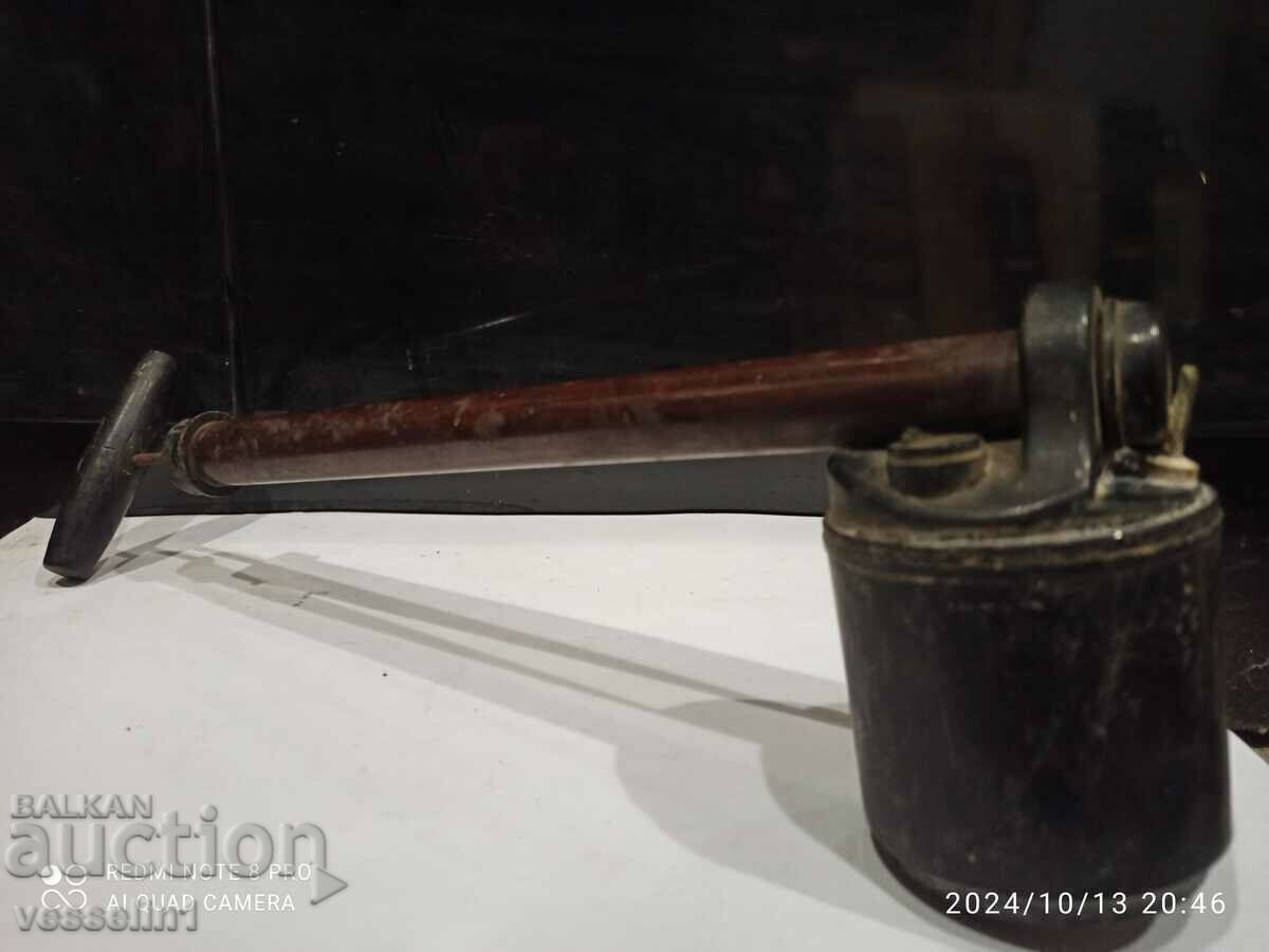 Very old Imperial Bakelite fly tox pulverizer with price 26.00 BGN | € 13.29 Very old Imperial Bakelite fly tox pulverizer with price 26.00 BGN | € 13.29