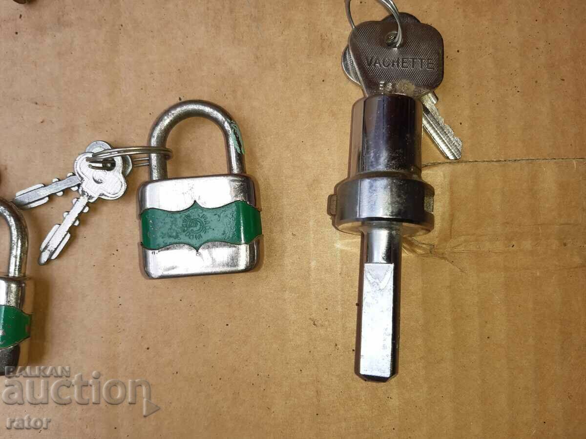 Old keys, padlocks, lock - 9 pieces - 6