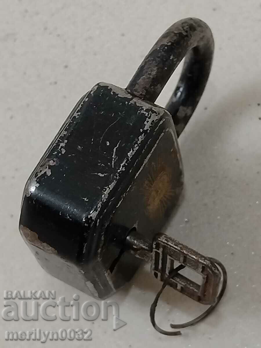 Old padlock with padlock padlock, latch, suitcase - 5 Old padlock with padlock padlock, latch, suitcase - 5