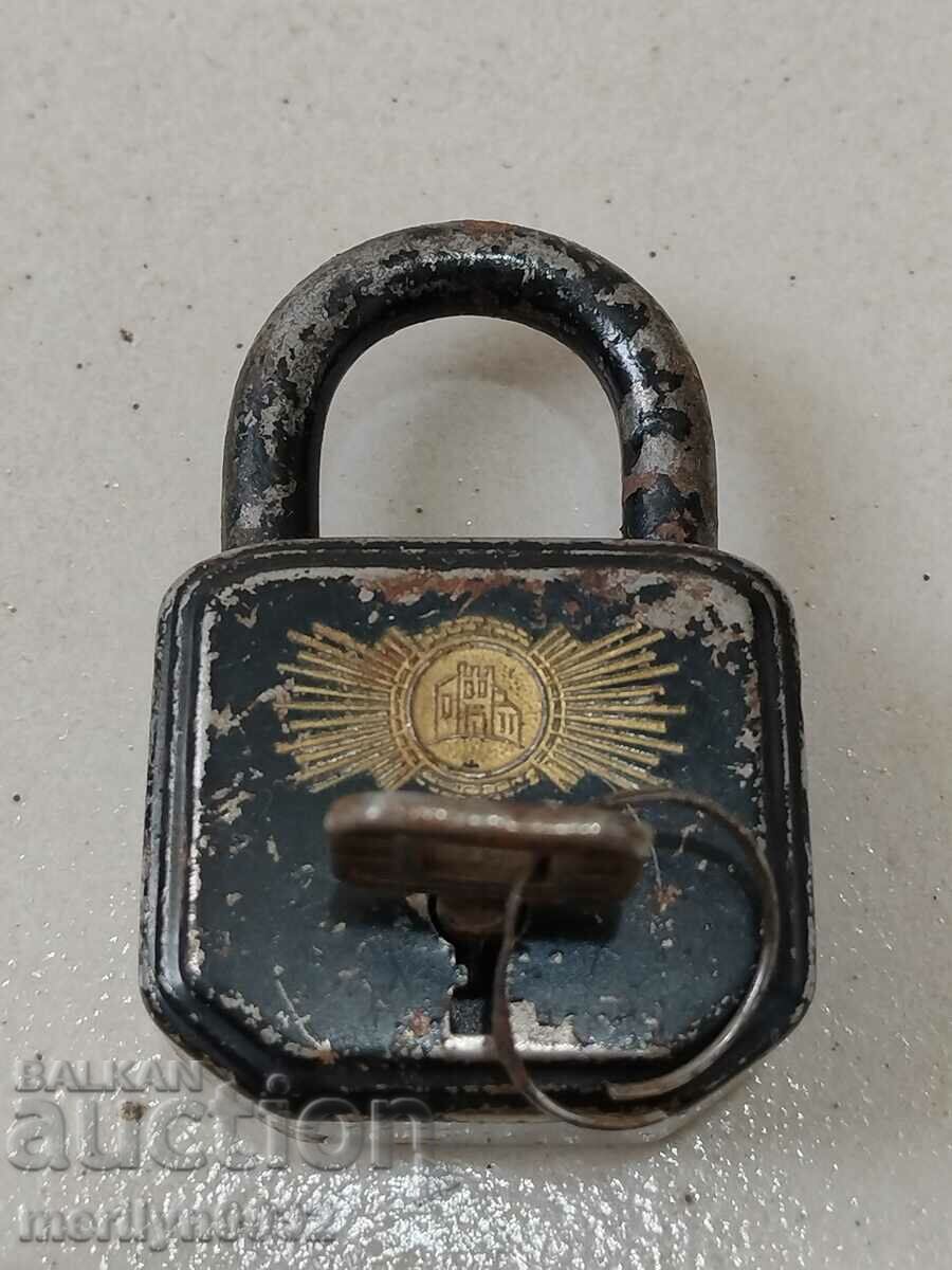 Old padlock with padlock padlock, latch, suitcase - 7 Old padlock with padlock padlock, latch, suitcase - 7
