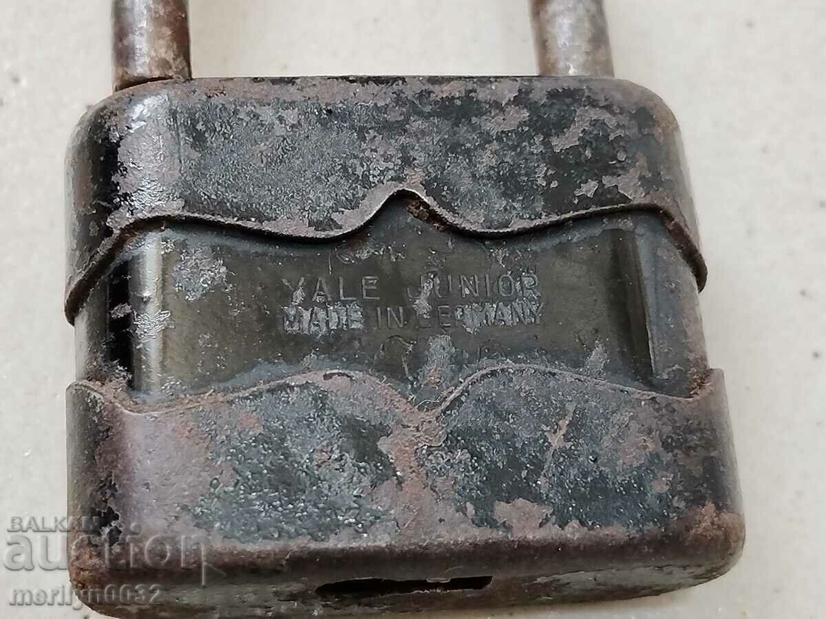 Παλιό λουκέτο με λουκέτο, μάνδαλο, βαλίτσα με τιμή 44.00 BGN | € 22.50 Παλιό λουκέτο με λουκέτο, μάνδαλο, βαλίτσα με τιμή 44.00 BGN | € 22.50