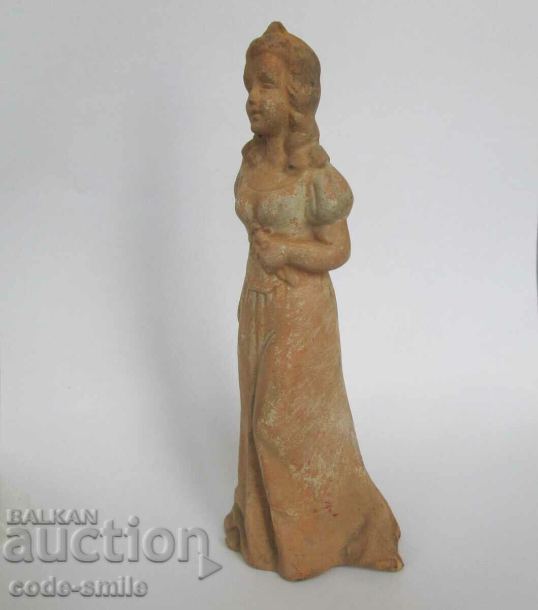Delivery of Old ceramic statuette figure of a young lady Delivery of Old ceramic statuette figure of a young lady