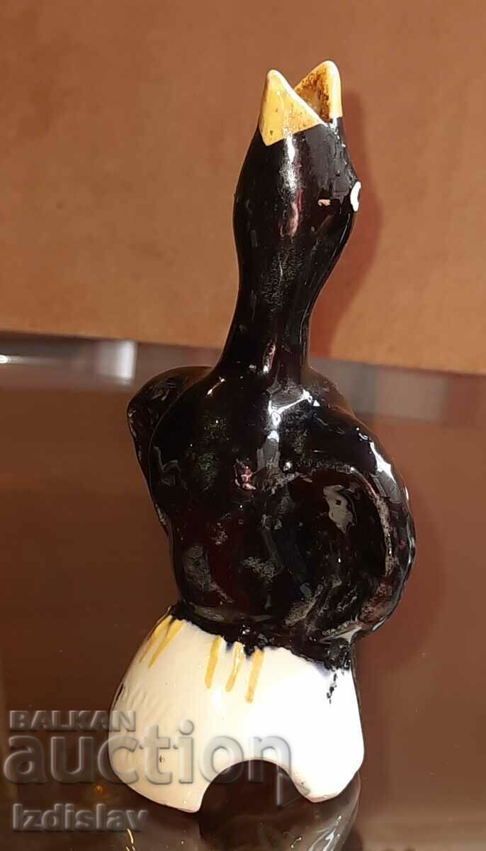 Πορσελάνινη Αγγλική φιγούρα Μαύρο τραχύλι, χωνί πίτας με τιμή € 18.00 | 35.20 BGN