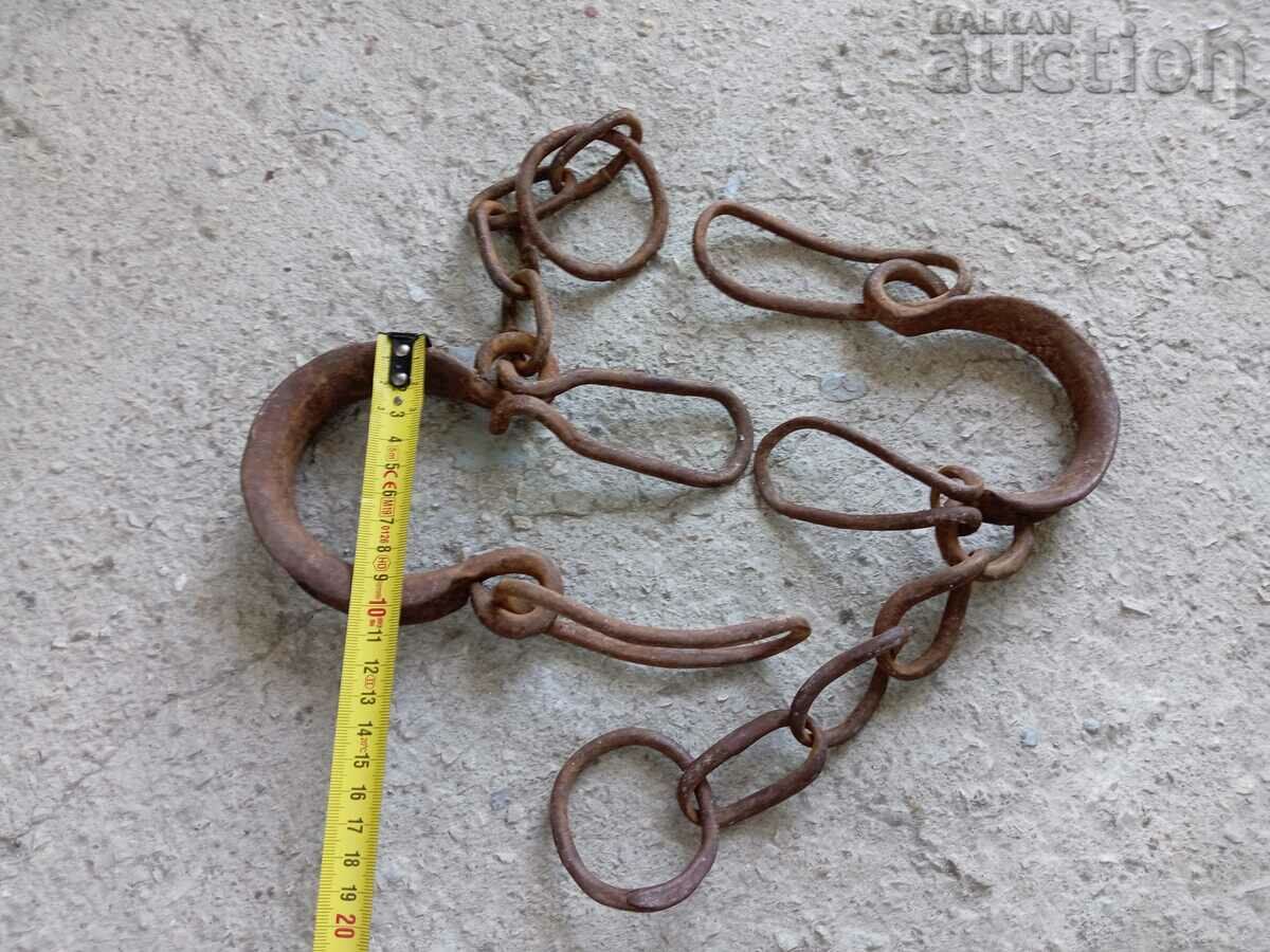 Old hand-forged buckles, chains, shackles, shackles - 5 Old hand-forged buckles, chains, shackles, shackles - 5