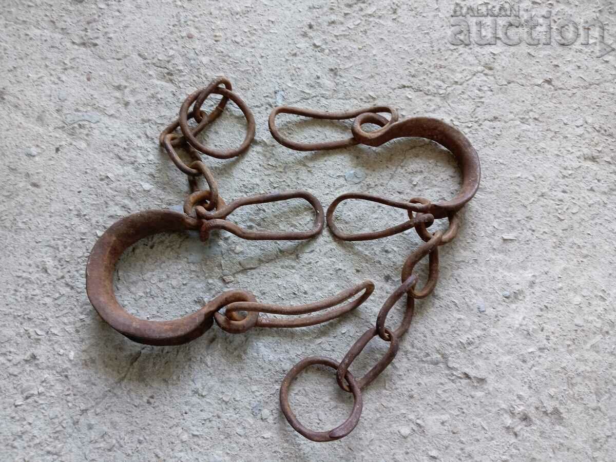 Old hand-forged buckles, chains, shackles, shackles - 6 Old hand-forged buckles, chains, shackles, shackles - 6