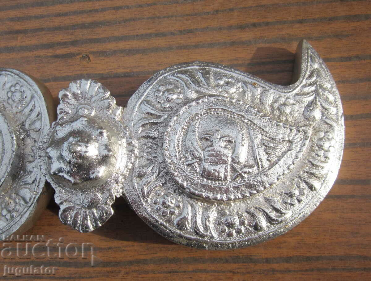 Delivery of retro Bulgarian folkloric pafta pafti from an ensemble Delivery of retro Bulgarian folkloric pafta pafti from an ensemble