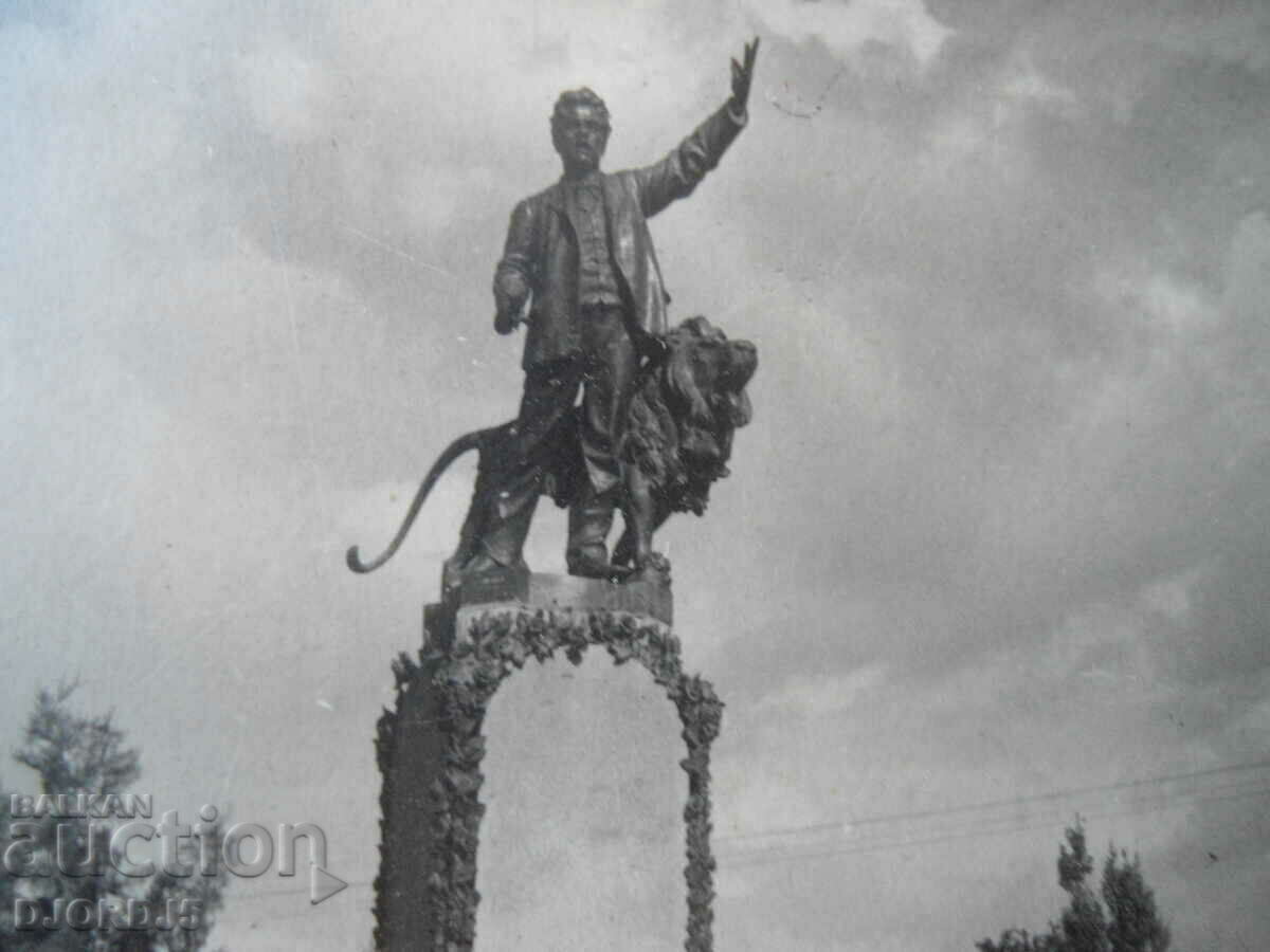Karlovo, Monument to Vasili Levski, 1934, Old postcard with price 10.00 BGN | € 5.11 Karlovo, Monument to Vasili Levski, 1934, Old postcard with price 10.00 BGN | € 5.11
