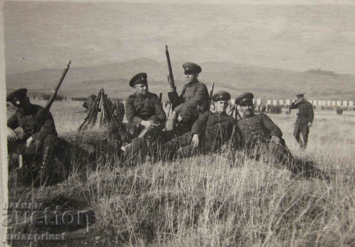 WWI Kingdom of Bulgaria old military photo soldiers with rifles with price 10.00 BGN | € 5.11
