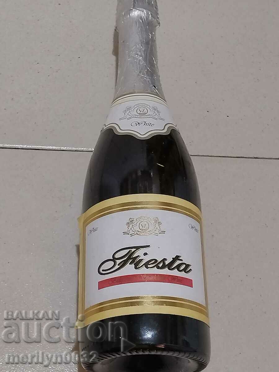 Bottle of champagne Fiesta wine vintage 2005 UNPRINTED - 7