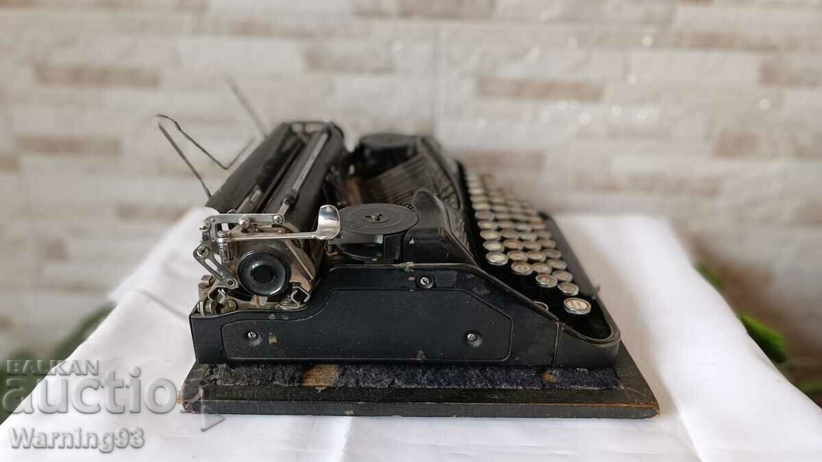 Delivery of Old typewriter Continental Portable - Made in Germany Delivery of Old typewriter Continental Portable - Made in Germany