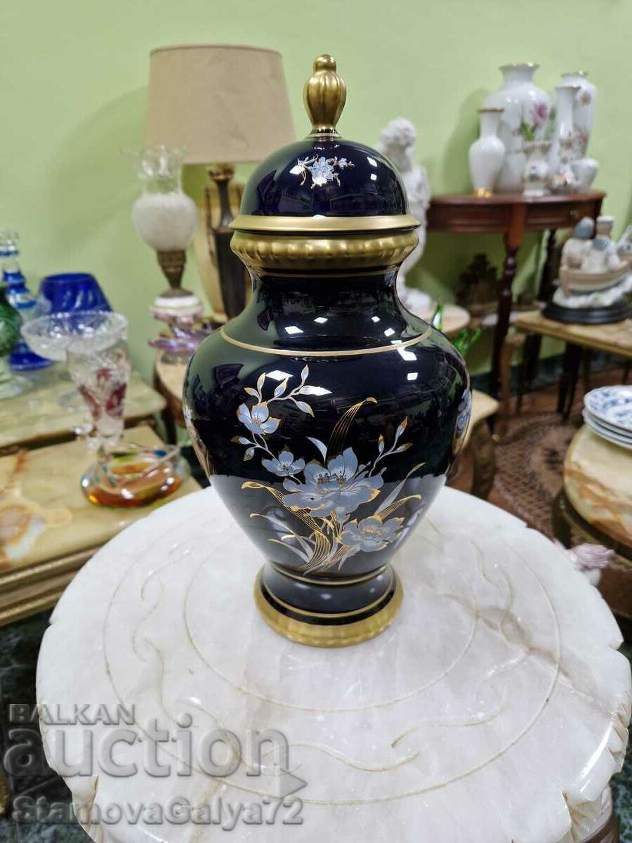 Mare urna antica din castron din portelan german - cobalt cu preț € 49.60 | 97.01 BGN