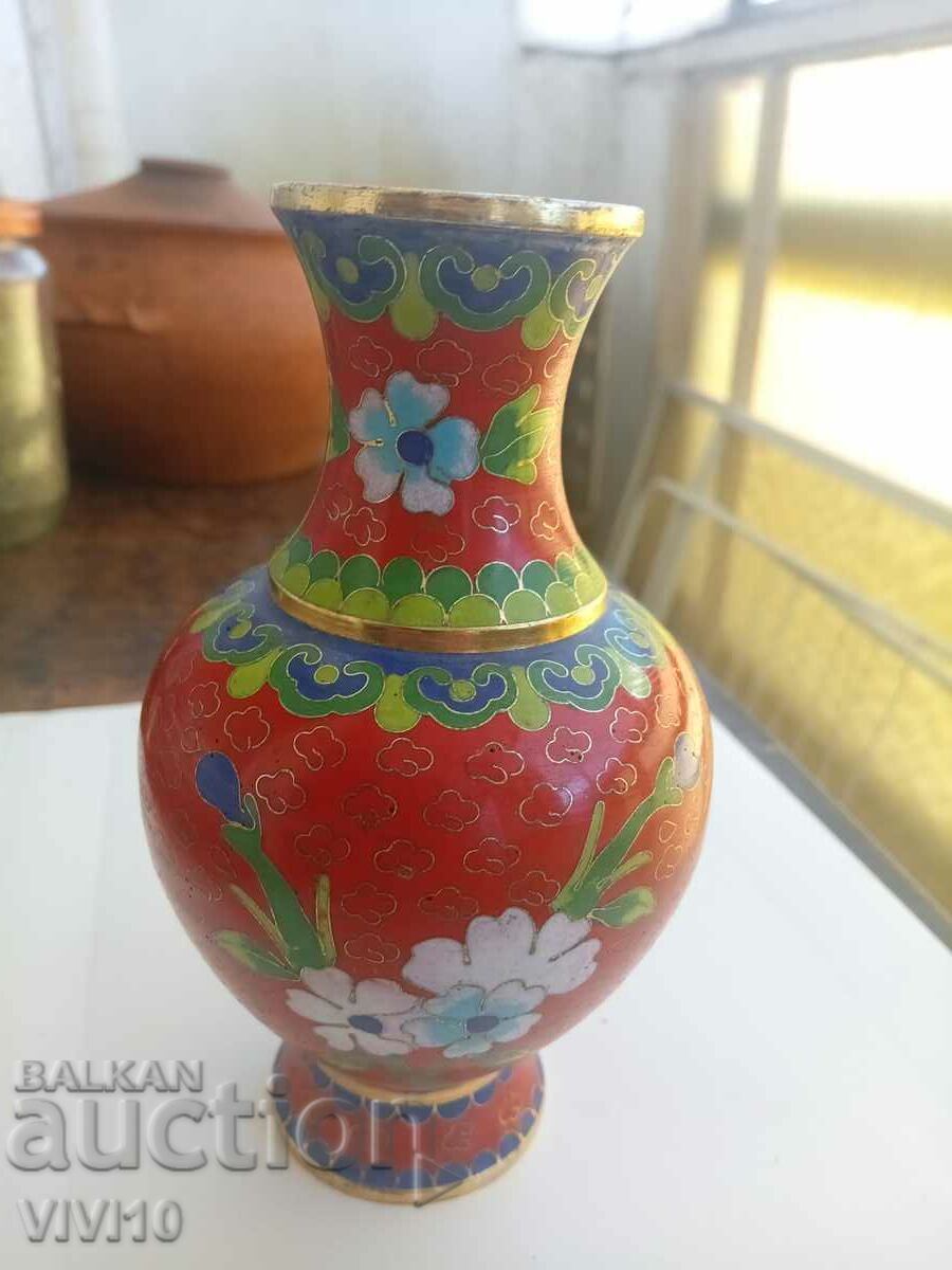 Auction A gorgeous claison vase Auction A gorgeous claison vase