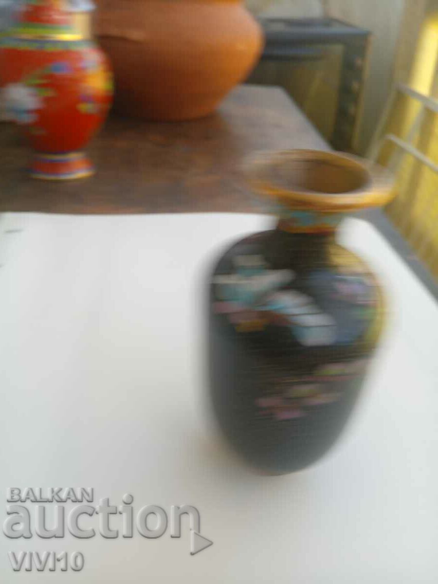 Auction A gorgeous claison vase Auction A gorgeous claison vase