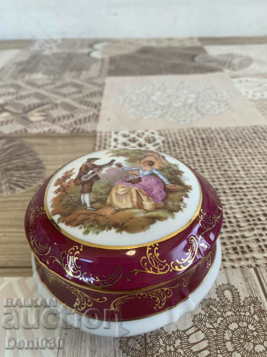 A beautiful French Limoges porcelain jewelry box